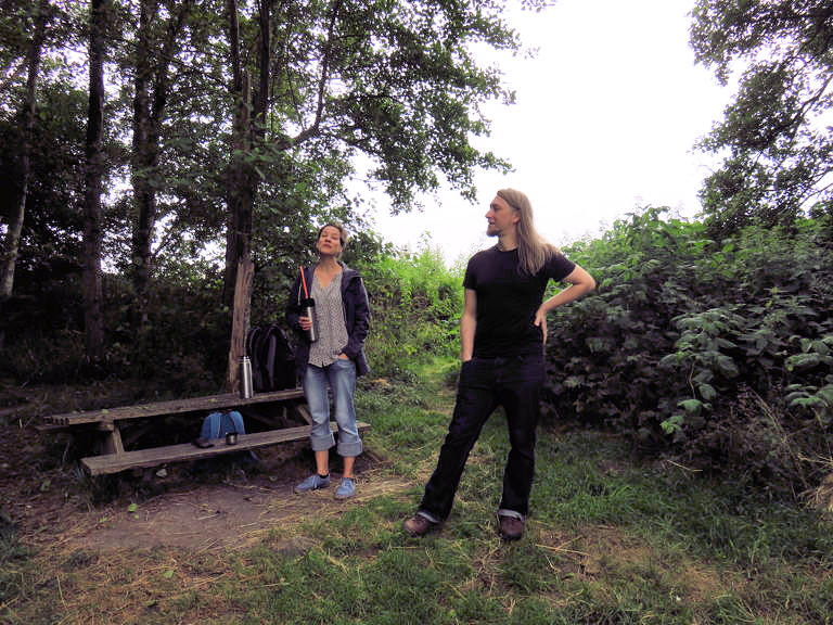 On the road again-Rast an der Bank