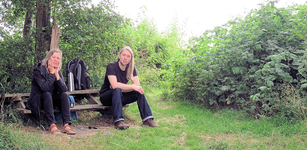 On the road again-Rast auf der Bank